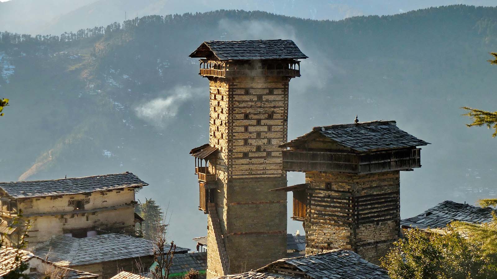 VIEW OF CHAIHNI KOTTHI, BANJAR, KULLU